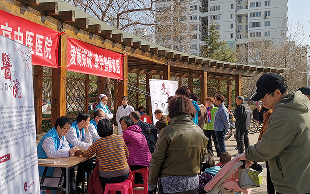 【学雷锋日】安博注册网(中国区)首页,举办“爱满京城，牵手智慧家医”志愿服务活动(图2)