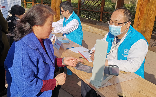 【学雷锋日】安博注册网(中国区)首页,举办“爱满京城，牵手智慧家医”志愿服务活动(图5)